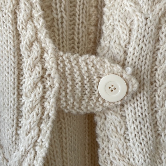 Brand new Max Studio hand knitted cardigan, Size Large. - Picture 4 of 6